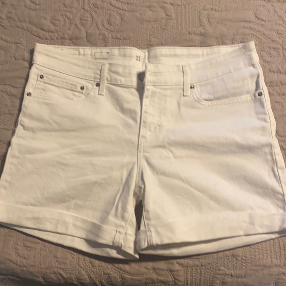 Levi’s cuffed white denim shorts, size 31, GUC